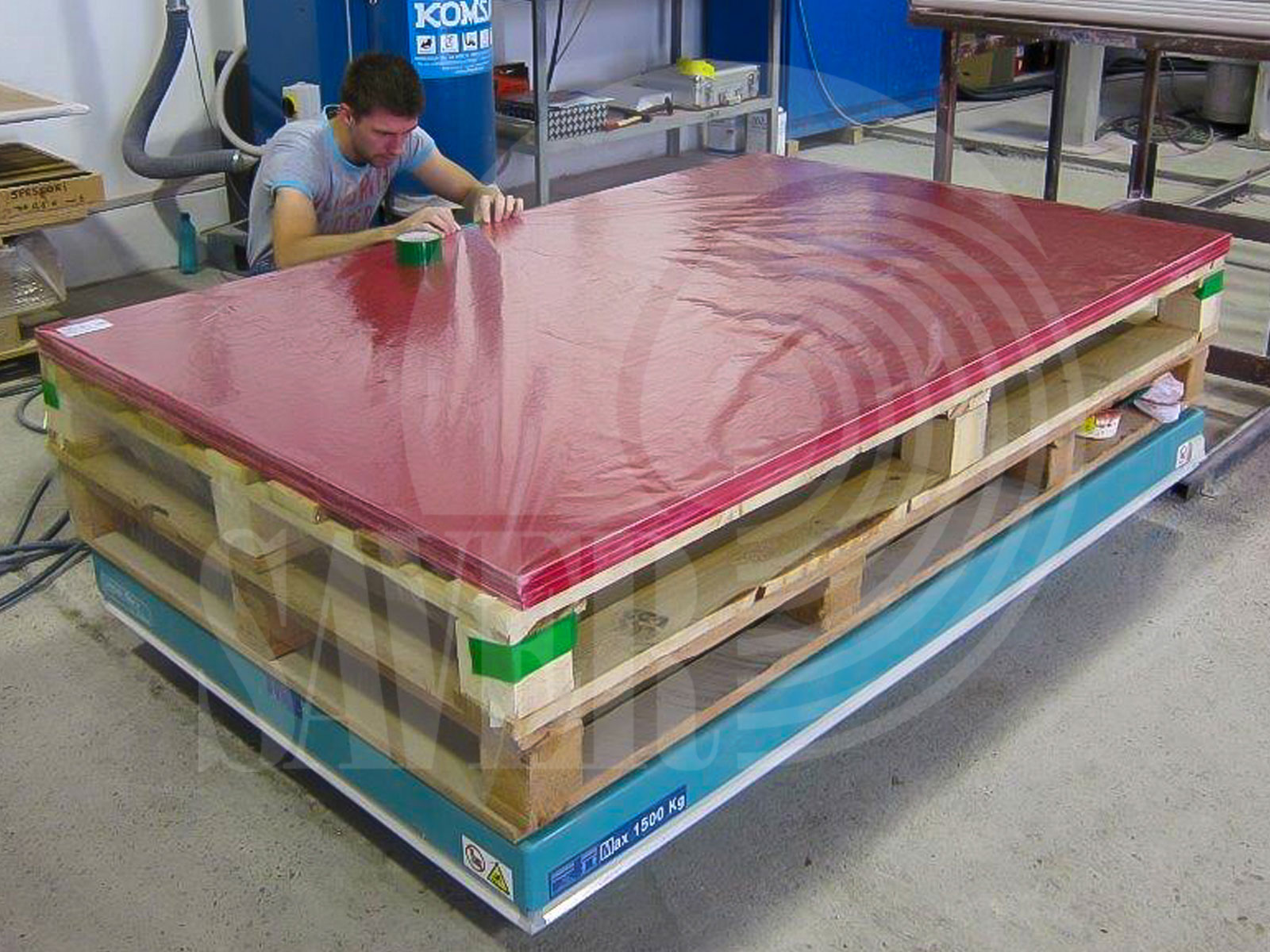 Листовые ламинаты, изготовленные на основе стекломата и полиэфирной смолы