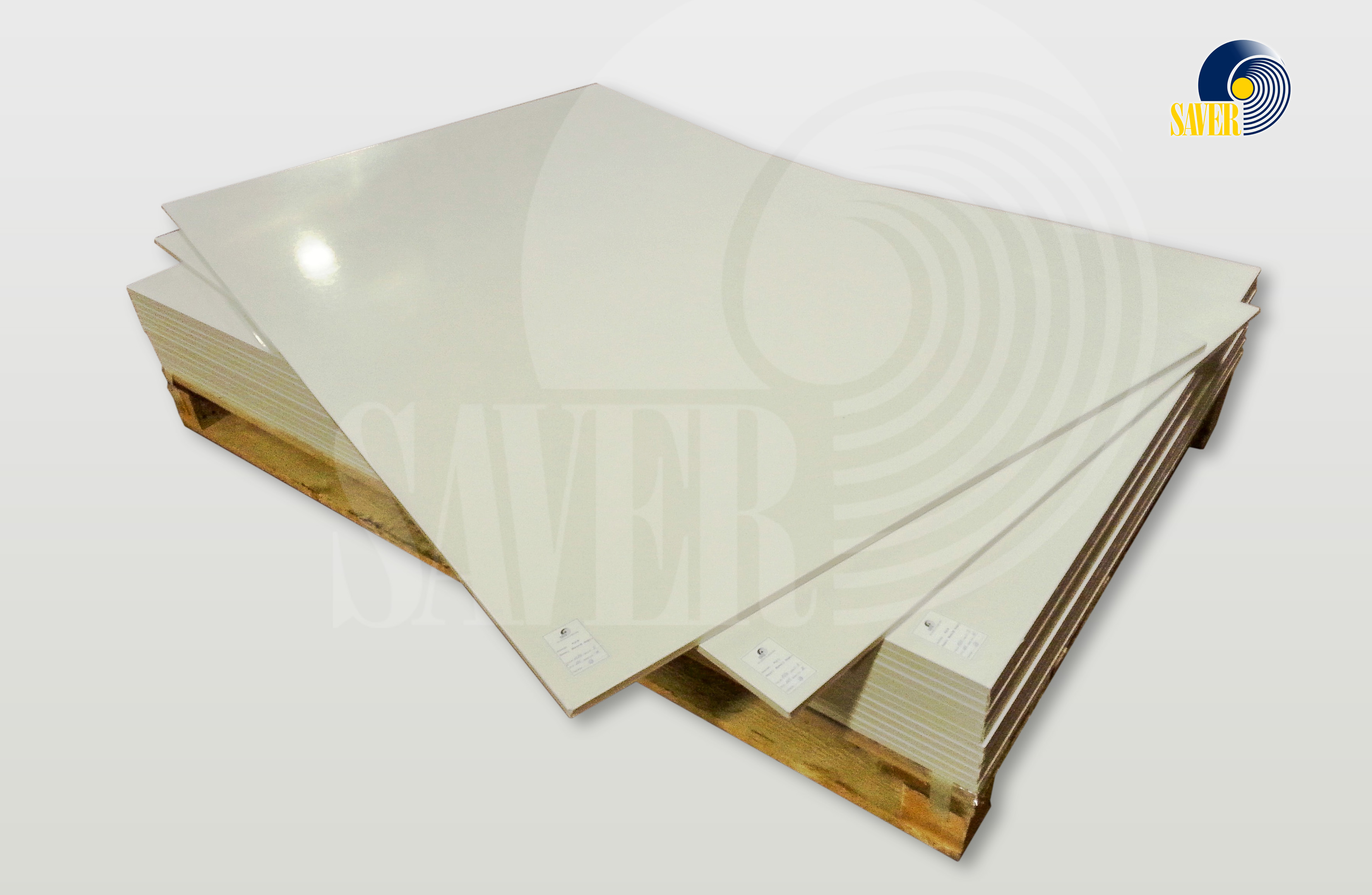 Листовые ламинаты, изготовленные на основе стекломата и полиэфирной смолы